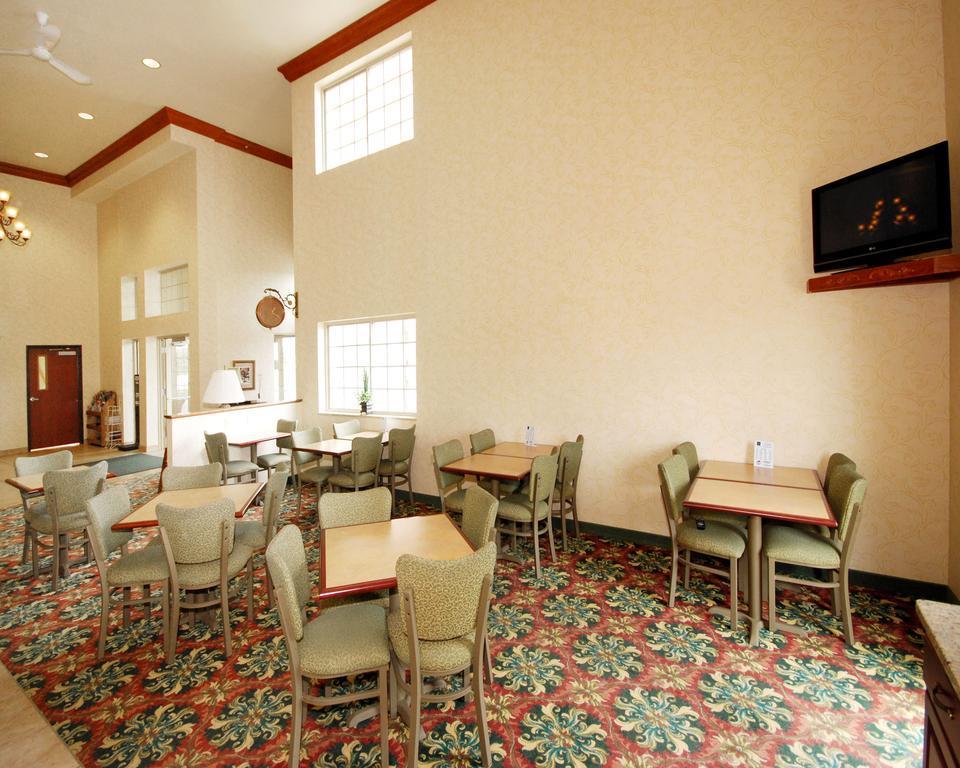 Comfort Suites At Par 4 Resort Waupaca Exteriör bild