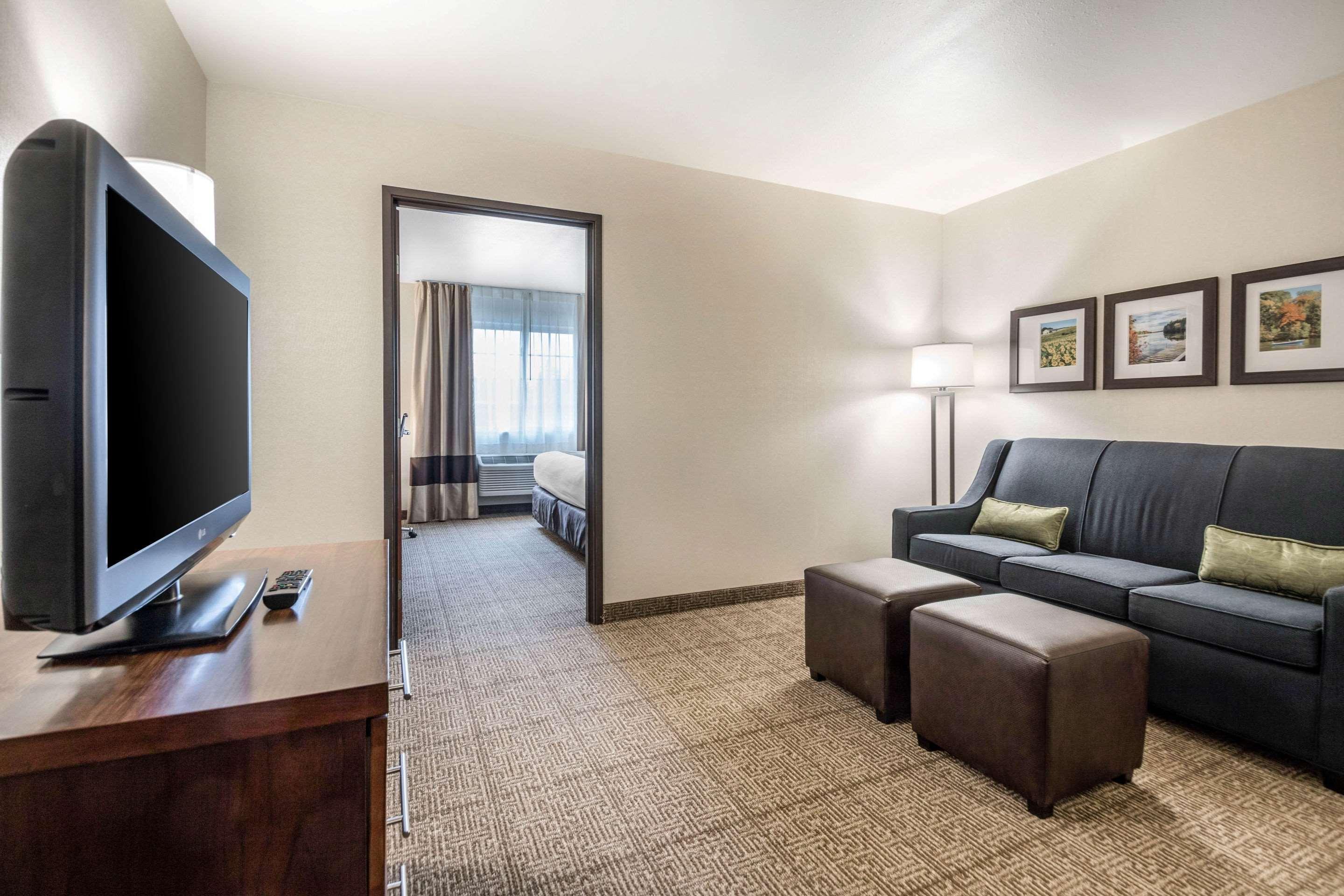 Comfort Suites At Par 4 Resort Waupaca Exteriör bild